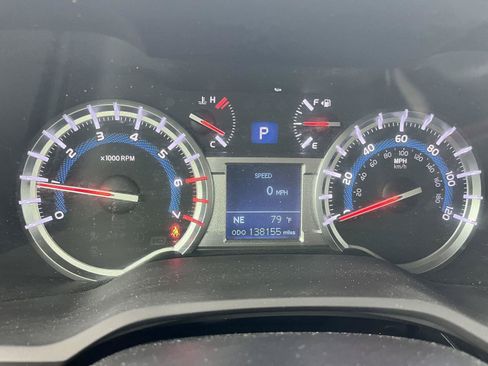 Used 2017 Toyota 4Runner SR5 AWD/4WD image 16