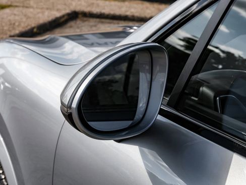 Used 2021 Porsche Cayenne image 43