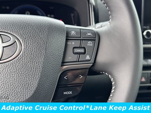 Used 2025 Toyota Camry SE image 7