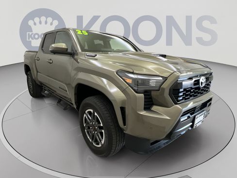 Used 2025 Toyota Tacoma TRD Sport w/ TRD Sport Premium Package AWD/4WD image 2
