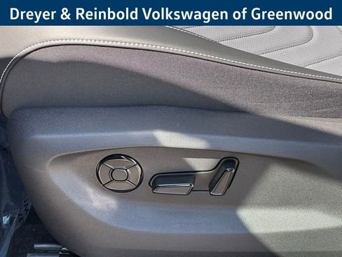 New 2026 Volkswagen Tiguan SE AWD/4WD image 26