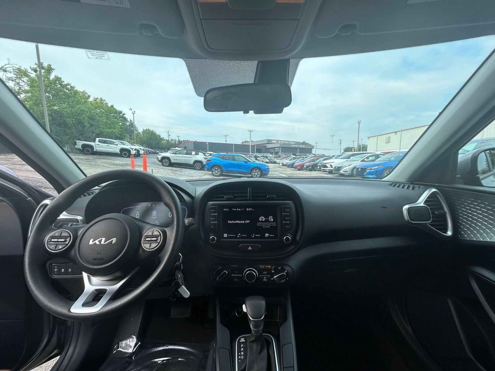 Used 2025 Kia Soul LX w/ LX Technology Package FWD image 27
