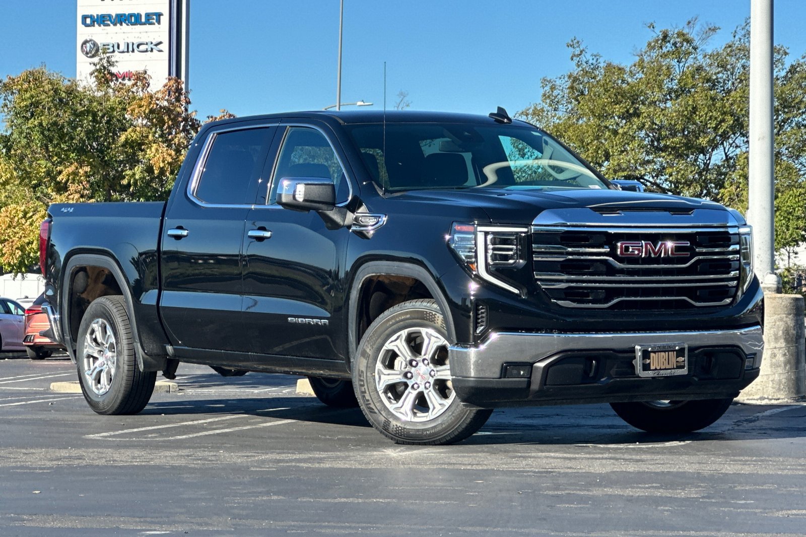 Used 2025 GMC Sierra 1500 SLT AWD/4WD image 2