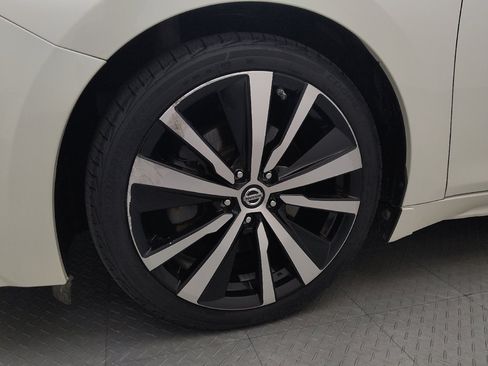 Used 2019 Nissan Maxima SR w/ Sport Mat Group FWD image 31
