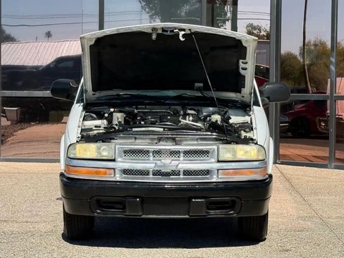 Used 2002 Chevrolet S10 Pickup 2WD Regular Cab image 21