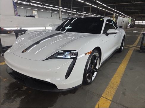 Used 2022 Porsche Taycan RWD image 4