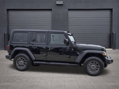 Used 2024 Jeep Wrangler Unlimited Sport AWD/4WD image 4