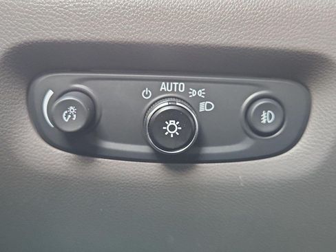Used 2018 Chevrolet Traverse LT FWD image 20
