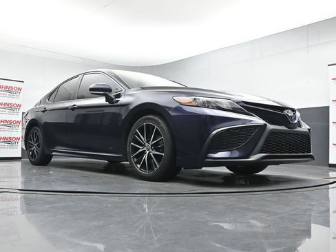 Used 2022 Toyota Camry SE FWD image 29
