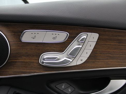 Used 2022 Mercedes-Benz GLC 300 4MATIC w/ Driver Assistance Package image 30