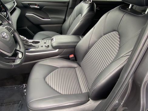Used 2025 Toyota Highlander XSE AWD/4WD image 15