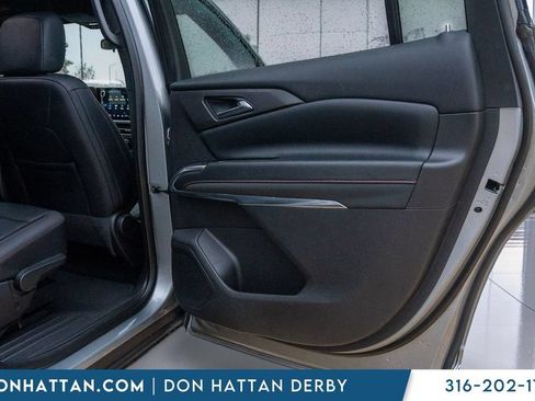 Used 2025 Chevrolet Traverse Z71 AWD/4WD image 23