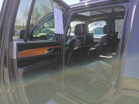 Used 2024 Jeep Grand Wagoneer Series III w/ Rear Seat Video Group 1 AWD/4WD image 10