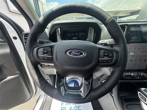 Used 2025 Ford Ranger Lariat w/ FX4 Off-Road Package image 11