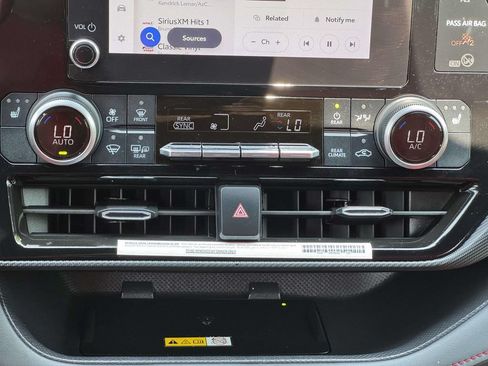 Used 2024 Toyota Highlander XSE FWD image 5
