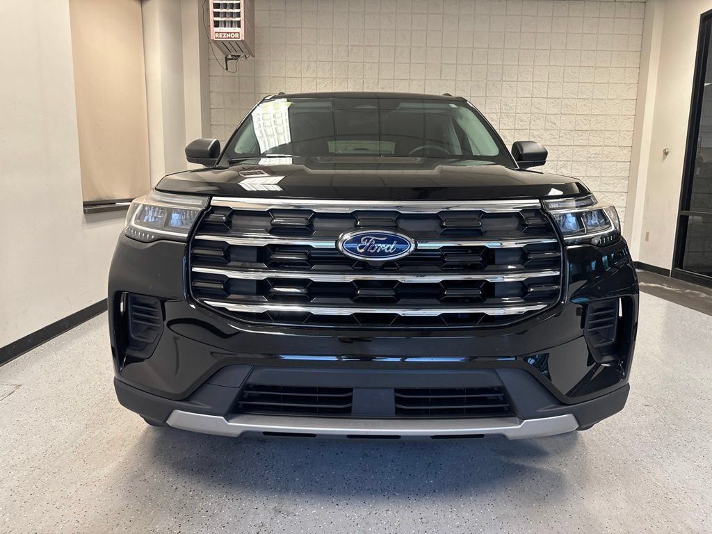 Used 2025 Ford Explorer Active AWD/4WD image 34