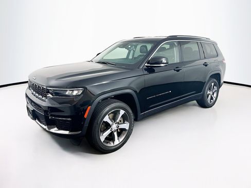 Used 2023 Jeep Grand Cherokee L Limited w/ Luxury Tech Group II AWD/4WD image 3