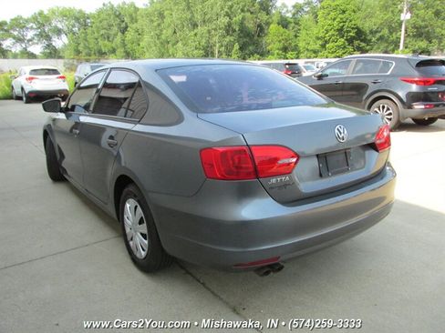 Used 2011 Volkswagen Jetta Sedan FWD image 2