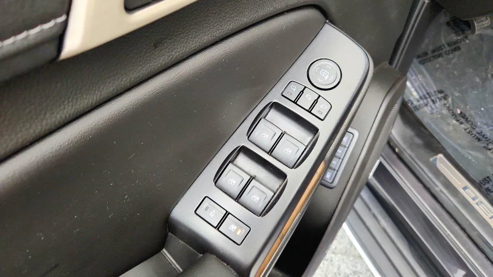Used 2018 GMC Yukon Denali AWD/4WD image 26