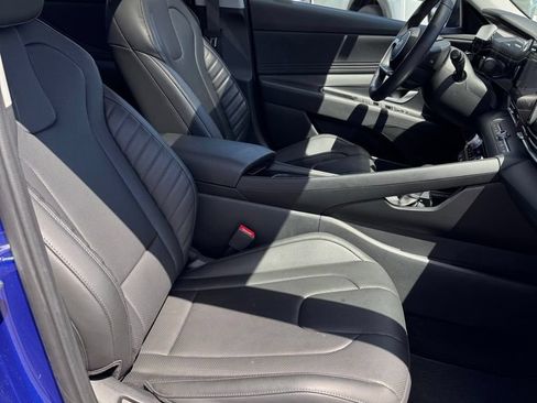 Used 2025 Hyundai Elantra Limited FWD image 11