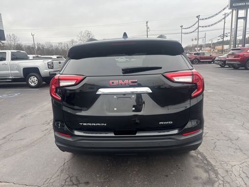 Used 2022 GMC Terrain SLE w/ Driver Convenience Package image 4