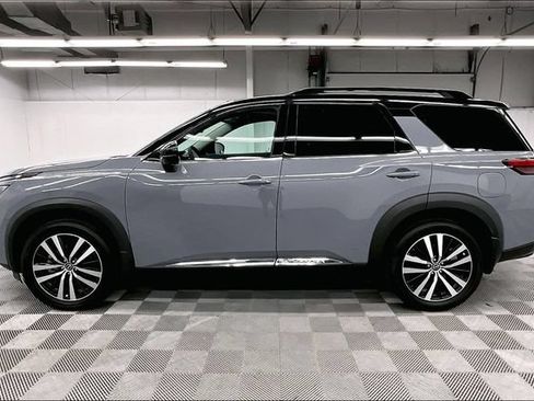 Used 2024 Nissan Pathfinder Platinum AWD/4WD image 14