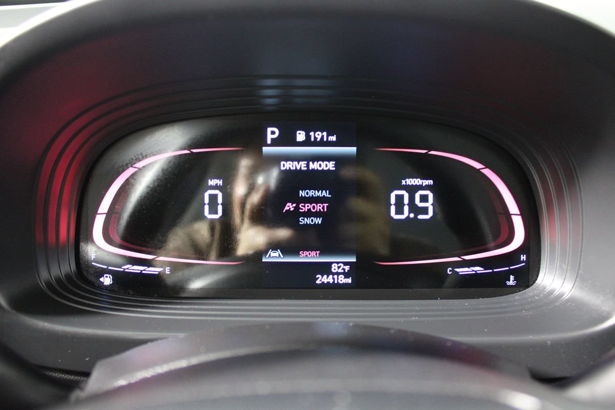 Used 2023 Hyundai Venue Limited FWD image 15