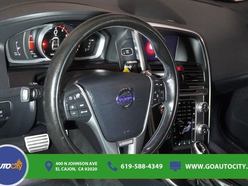 Used 2017 Volvo XC60 T6 R-Design w/ Climate Package AWD/4WD image 17