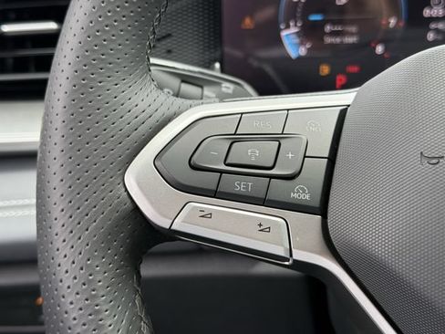 New 2026 Volkswagen Tiguan SE R-Line FWD image 11