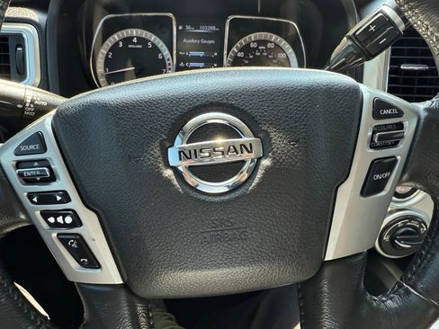 Used 2018 Nissan Titan SV w/ SV Convenience Package image 26