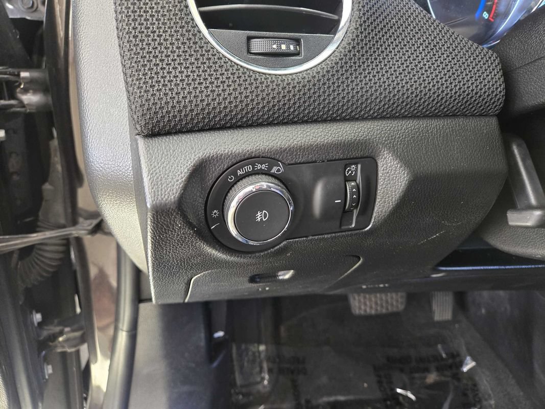 Used 2016 Chevrolet Cruze LT FWD image 12
