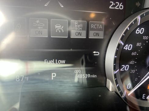 Used 2022 Toyota Highlander XLE FWD image 22