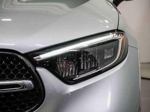 Used 2025 Mercedes-Benz GLC 350e 4MATIC image 7