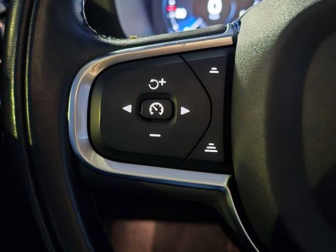 Certified 2021 Volvo XC60 T5 Momentum w/ Advanced Package image 30