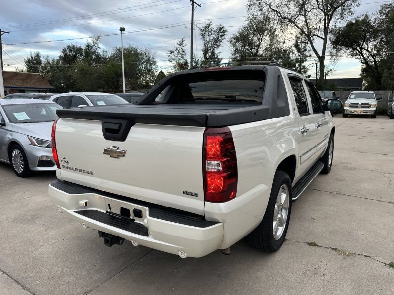 Used 2008 Chevrolet Avalanche LTZ w/ LTZ Preferred Equipment Group AWD/4WD image 7
