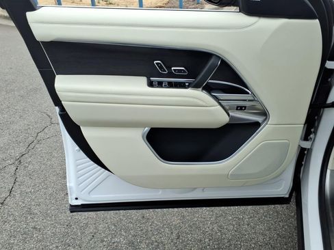 Used 2024 Land Rover Range Rover Long Wheelbase SE image 9