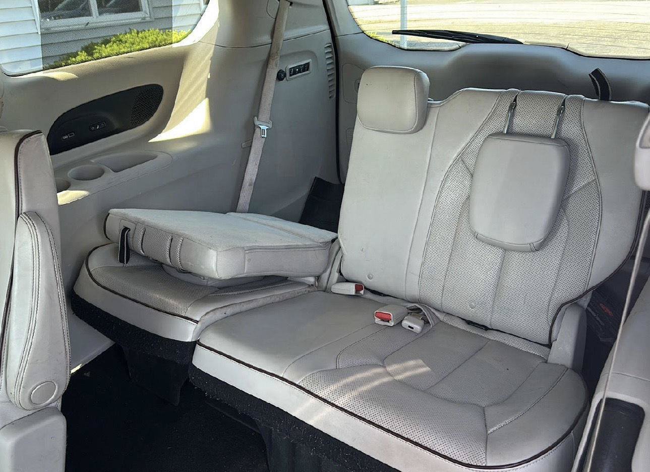 Used 2019 Chrysler Pacifica Limited FWD image 9