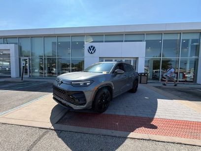 Used 2025 Volkswagen Tiguan SE R-Line