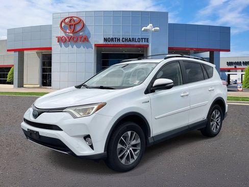 Used 2018 Toyota RAV4 XLE w/ Convenience Package AWD/4WD image 3