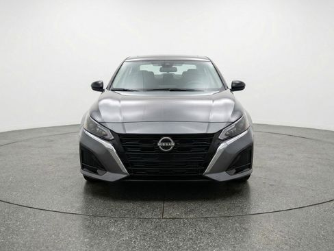 Used 2025 Nissan Altima 2.5 SV FWD image 2