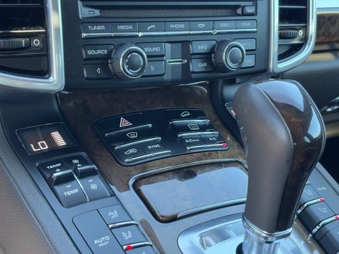 Used 2016 Porsche Cayenne image 24