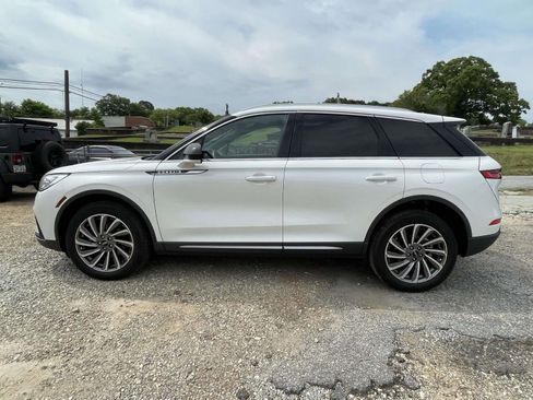 Used 2024 Lincoln Corsair Reserve w/ Rear Removable Package Tray FWD image 8