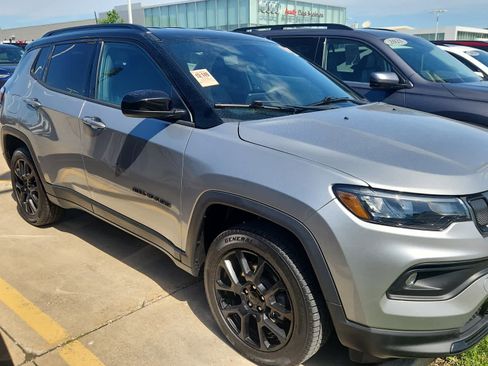 Used 2022 Jeep Compass Latitude AWD/4WD image 4