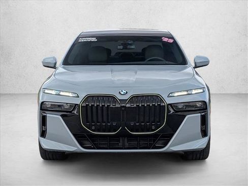 Used 2025 BMW 760i xDrive w/ Executive Package AWD/4WD image 2