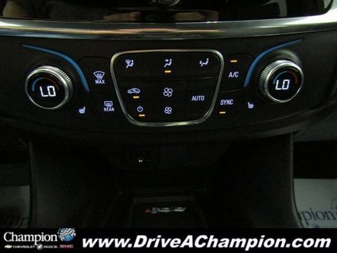 Used 2023 Chevrolet Traverse LT image 36
