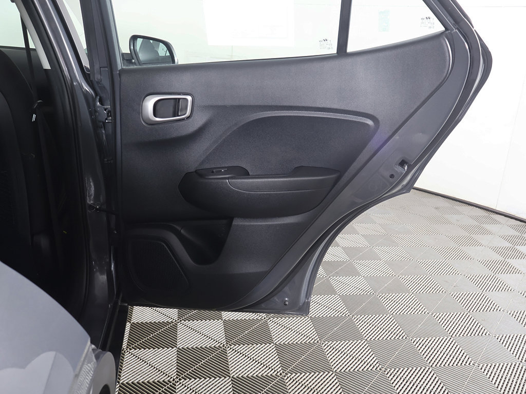 Used 2024 Hyundai Venue SEL FWD image 25