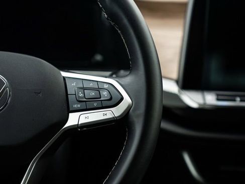 Used 2025 Volkswagen Atlas SE image 21