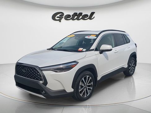 Used 2023 Toyota Corolla Cross XLE w/ Convenience Package image 1