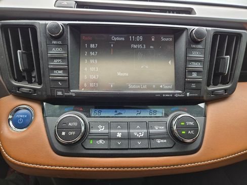 Used 2018 Toyota RAV4 Limited w/ Advanced Technology Package AWD/4WD image 10