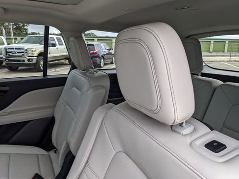 Used 2025 Lincoln Aviator AWD image 22